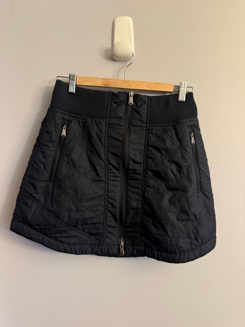 prAna Black Insulated Skirt Womens Small Quilted Outdoor Hiking Athletic